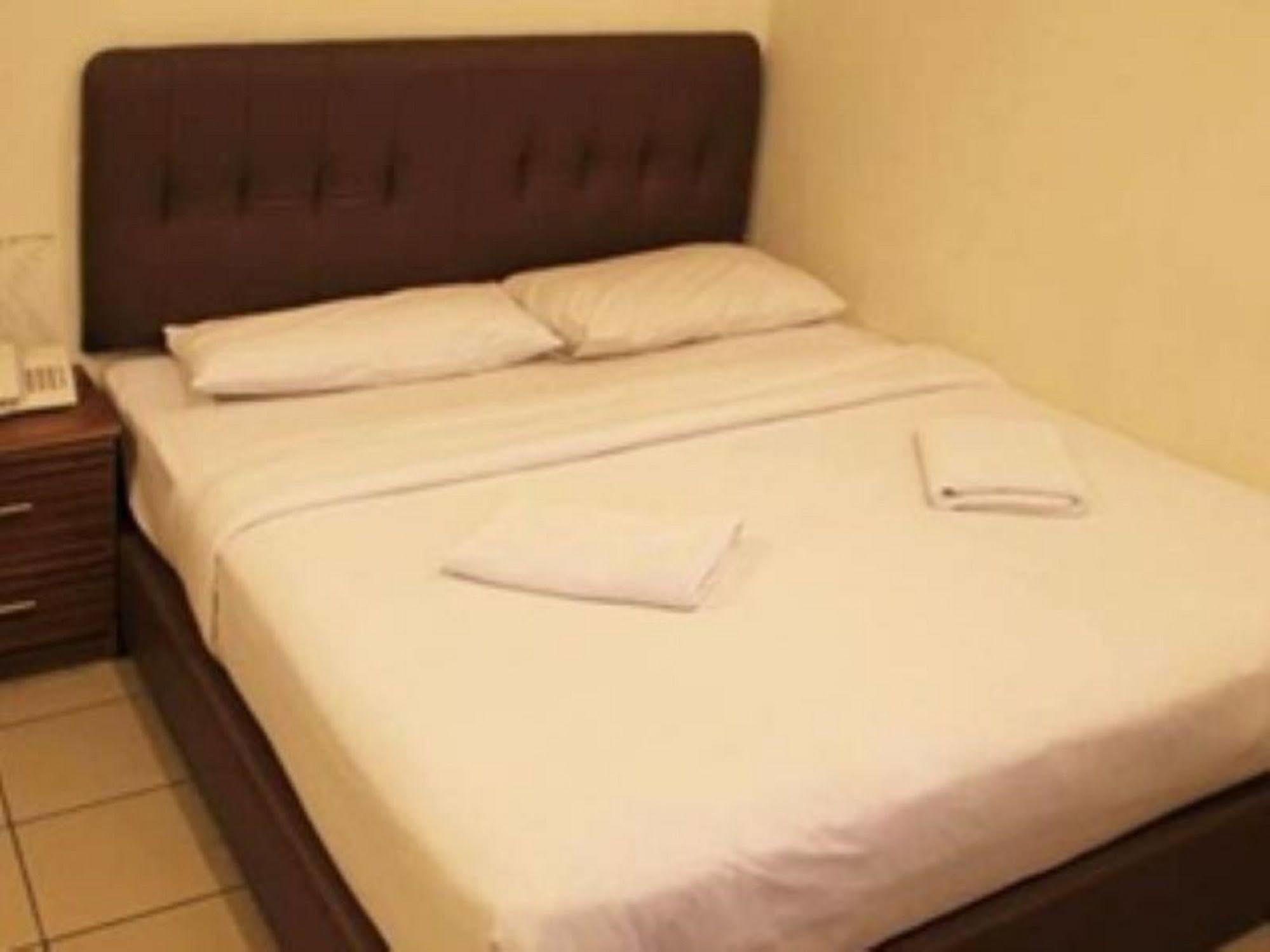 One Hotel Sadong Jaya Кота-Кинабалу Экстерьер фото